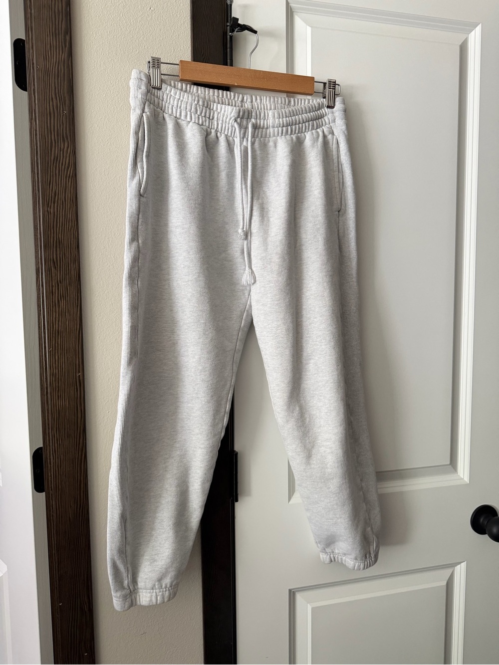 Aritzia TNA Light Jogger Sweatpants